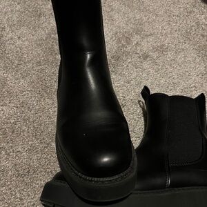 Short combat boots